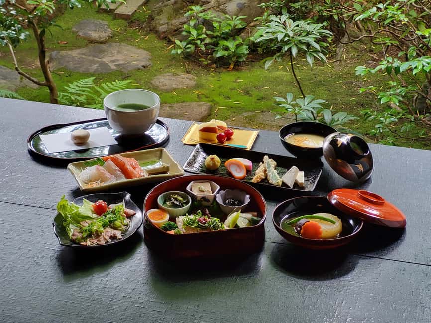 Kyoto: Kaiseki Dinner at a Historical Townhouse - Entering Tondaya, a 140-year-old Kyoto townhouse