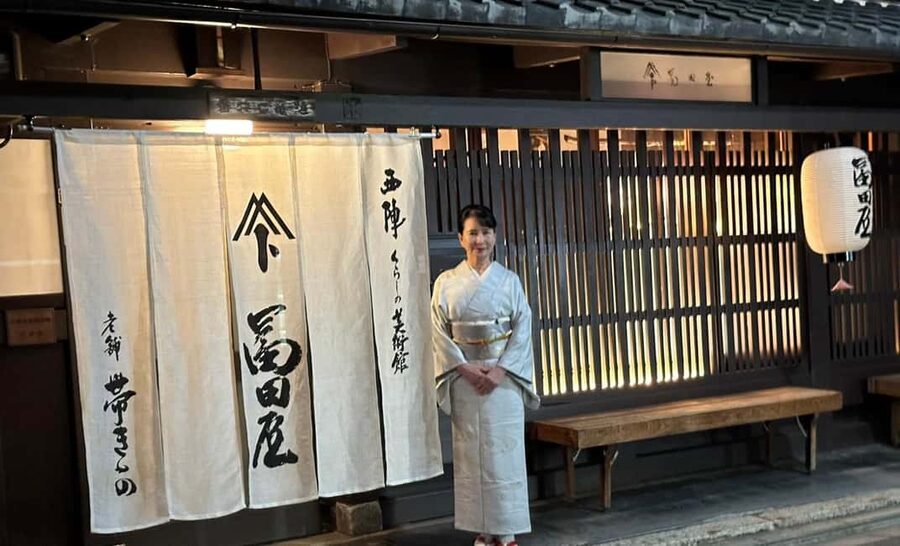Kyoto: Kaiseki Dinner at a Historical Townhouse - Kaiseki dinner beside the illuminated garden