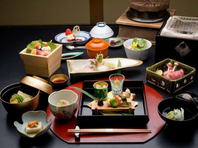 Kyoto: Kaiseki Reservation at Hanasaki Manjiro - Arriving through old Higashiyama