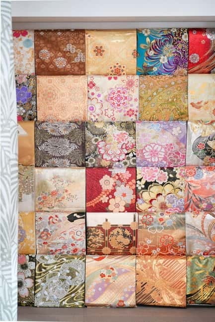 Kyoto: Kimono or Yukata Rental with Dressing Service - Choosing a kimono near Gion-Shijo Station