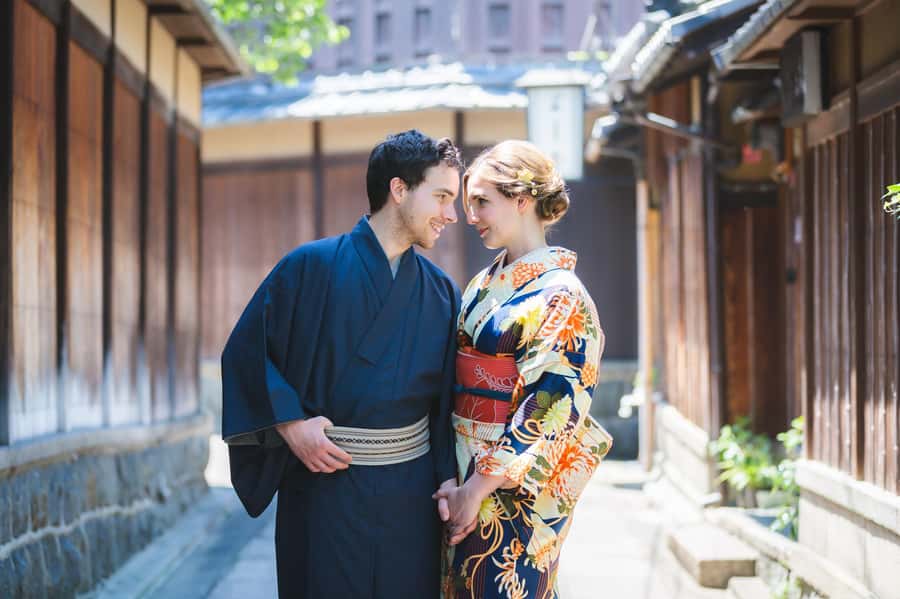 Kyoto Kimono Professional Photoshoot - Walking through Higashiyama in kimono