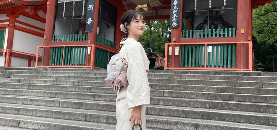 Kyoto: Kimono Rental in Gion Provided by RikaWafuku - Walking Gion in a rented kimono