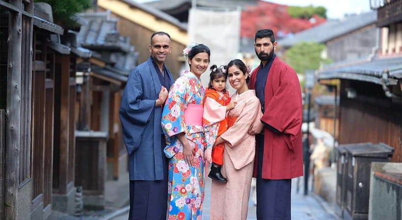 Kyoto Kimono Rental mimosa｜Kimono/Yukata Rental Family Plan - Walking from Kodaiji to Kiyomizu-dera