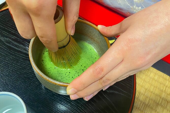 Kyoto Kiyomizu Tea Ceremony with Scenic Garden Views - Watching the tea master work