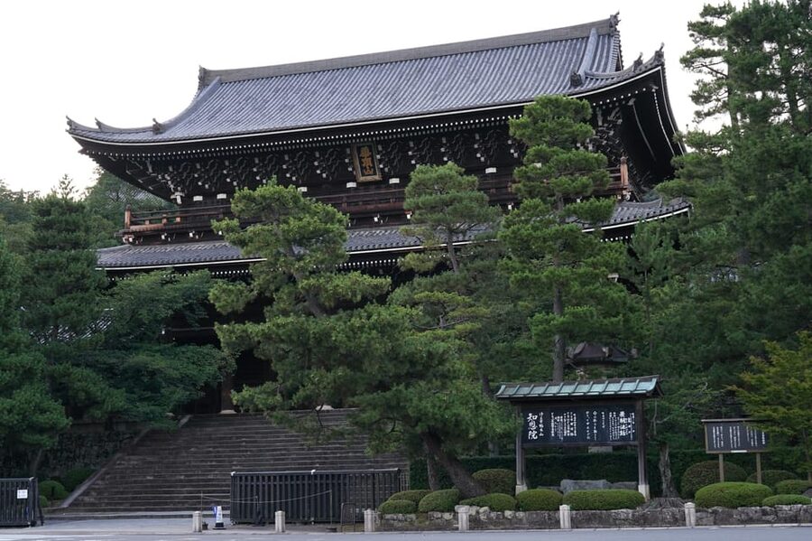 Kyoto: Kiyomizudera, Higashiyama and Yasaka Discovery Tour - Sannenzaka and Ninenzaka: Kyoto between the temples