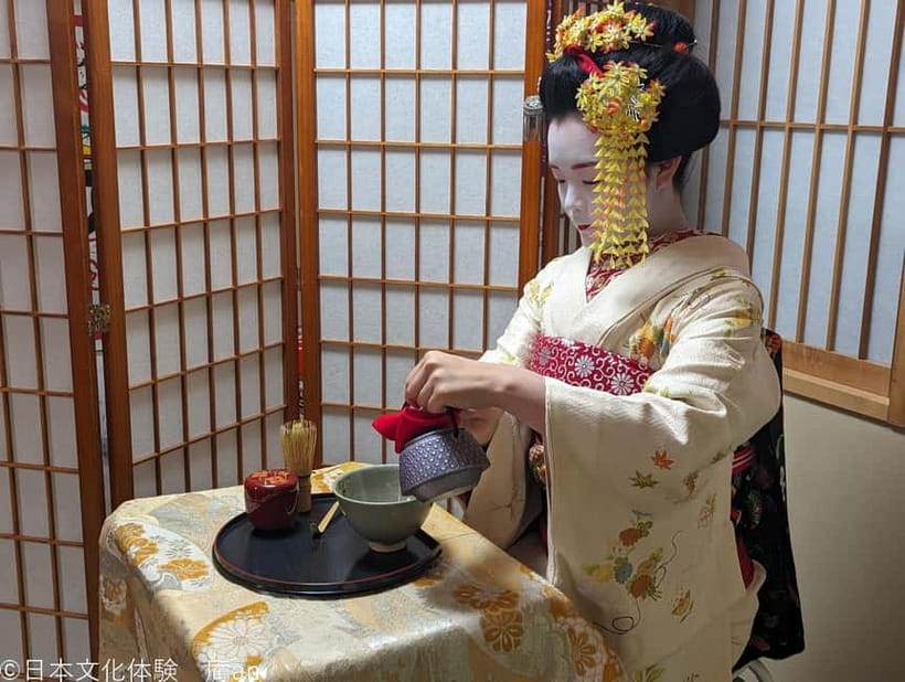 Kyoto: Lunch or Dinner with Maiko - Meeting a Maiko near Gojo Station