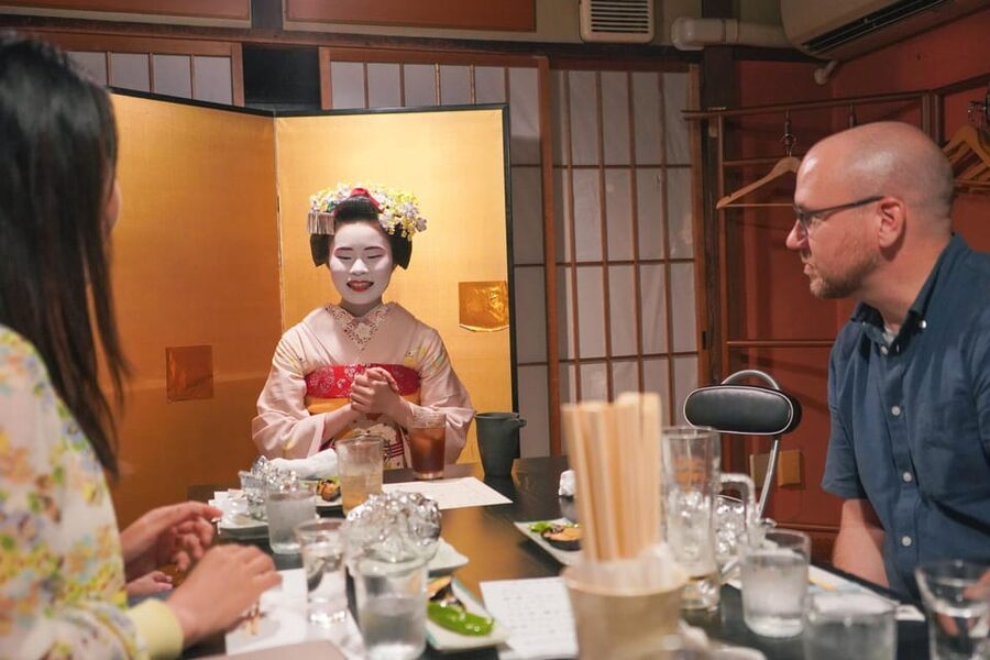 Kyoto: Maiko Dinner in Traditional Restaurant and Tour - Who should book this experience?