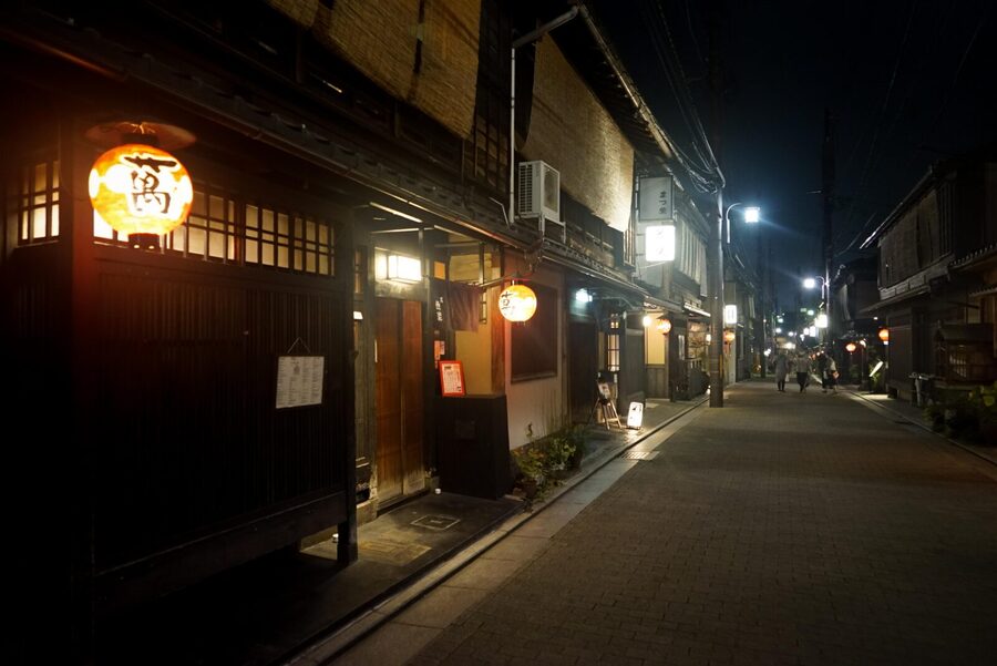 Kyoto: Maiko Dinner in Traditional Restaurant and Tour - Dinner inside a century-old machiya