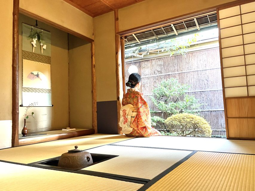 Kyoto: Maiko Happy Hour at a Historic Machiya - The tea ceremony with Uji matcha