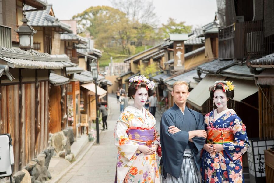 Kyoto: Maiko Makeover and Photoshoot Experience - Who will enjoy this experience most