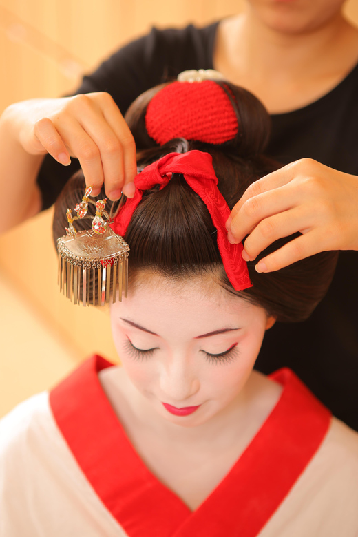 Kyoto: Maiko Makeover and Photoshoot Experience - The transformation begins with your kimono choice