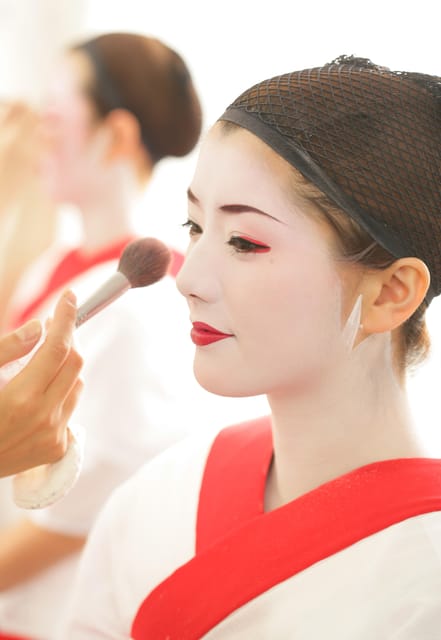 Kyoto: Maiko Makeover and Photoshoot Experience - Kimono dressing shows the work behind the costume