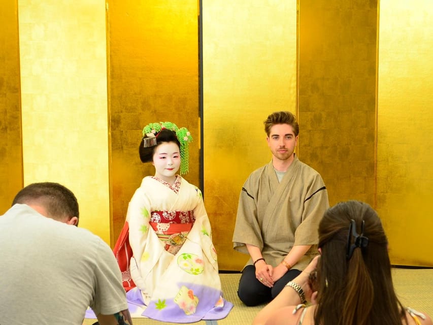 Kyoto: Meet-and-Greet, Maiko Show and Experience - Arriving at the Kyoto Handicraft Center