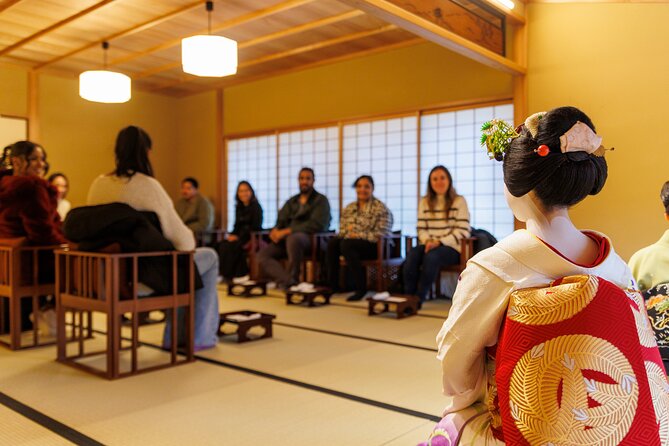 Kyoto: Meet the Geisha Maiko with Gion Walking Tour - Timing, clothing, and comfort