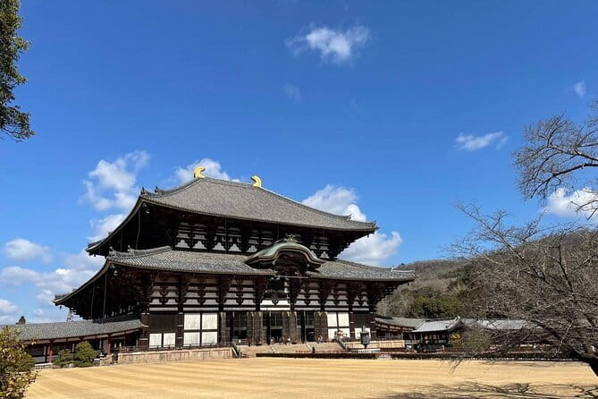 Kyoto & Nara Day Tour: Golden Pavilion, Fushimi Inari & Deer Park - Starting the morning at the Kyoto VIP Lounge