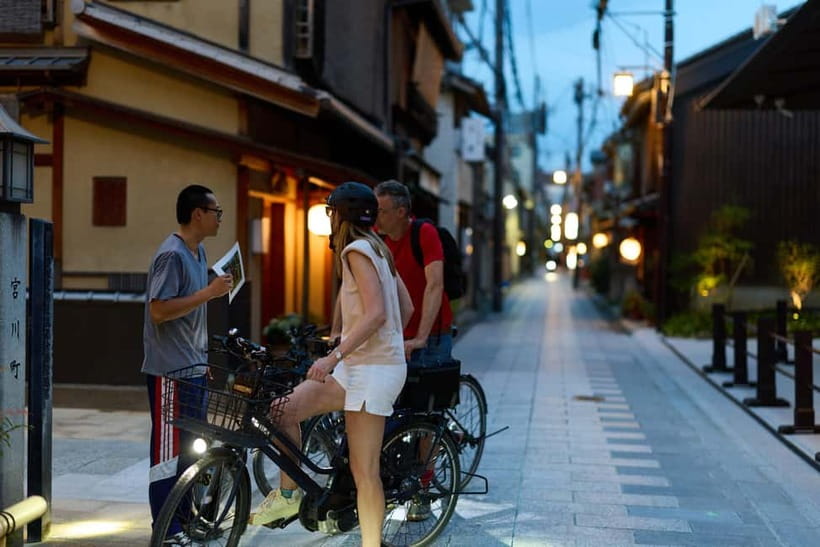 Kyoto: Night E-Bike Tour Hidden Gems & Backstreets - Why Kyoto is especially good after dark