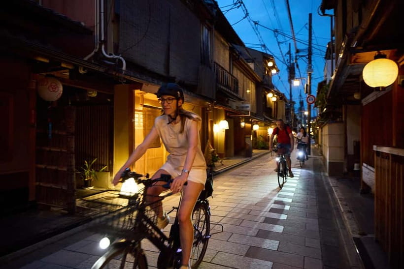 Kyoto: Night E-Bike Tour Hidden Gems & Backstreets - Starting in Gion with a small group