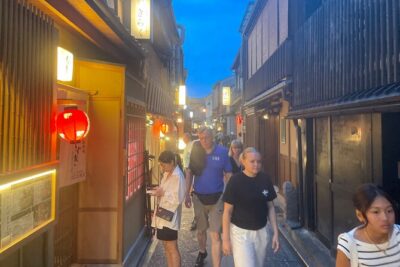 Kyoto Night Food & Izakaya Hopping Tour in Pontocho