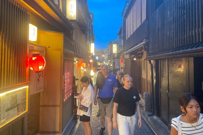 Kyoto Night Food & Izakaya Hopping Tour in Pontocho - Two and a half hours among Pontocho’s narrow lanes