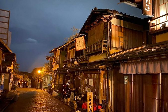 Kyoto night walk tour (Gion district) - Kiyomizu-dera and seasonal night lighting