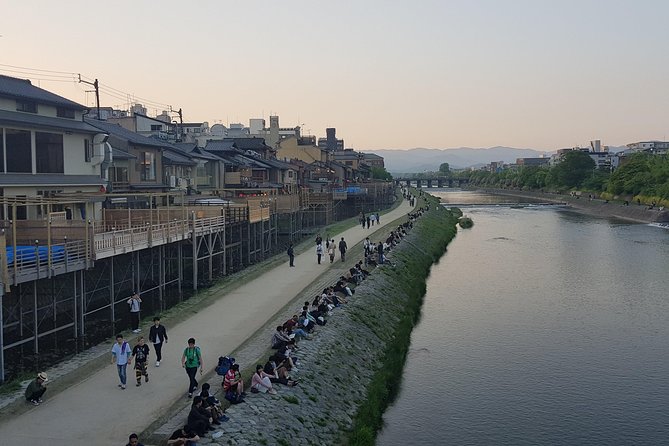 Kyoto Nighttime All-Inclusive Eats and Streets, Gion and Beyond - Which guide style suits this evening