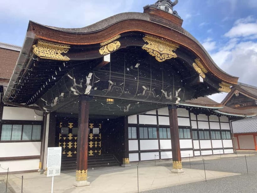 Kyoto: Nijo Castle and Kyoto Imperial Palace Guided Tour - The walk through Kyoto streets