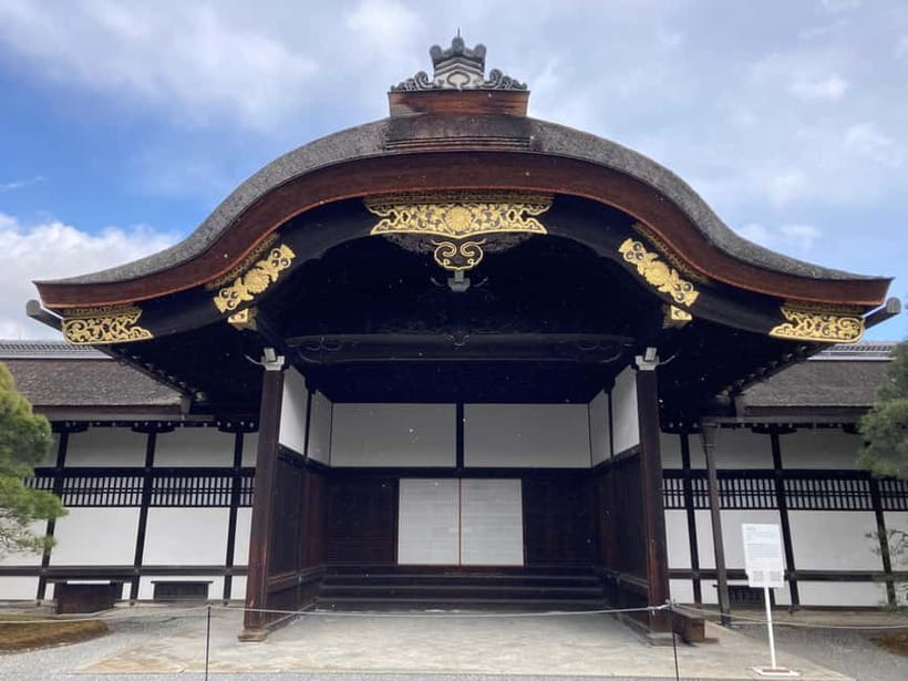 Kyoto: Nijo Castle and Kyoto Imperial Palace Guided Tour - Inside Nijo Castle and the Tokugawa message