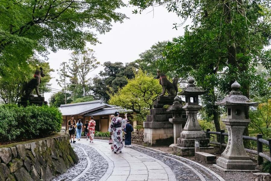 Kyoto: Nijo Castle, Kiyomizu & Fushimi Inari Guided Tour - Who should book this Kyoto tour?