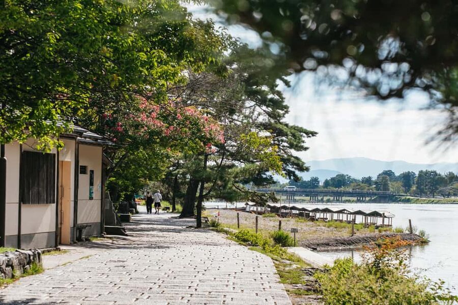 Kyoto: Nijo Castle, Kiyomizu & Fushimi Inari Guided Tour - Fushimi Inari and the red torii gates
