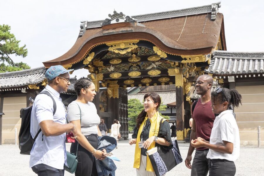 Kyoto: Nijo-jo Castle and Ninomaru Palace Guided Tour - Key details at a glance