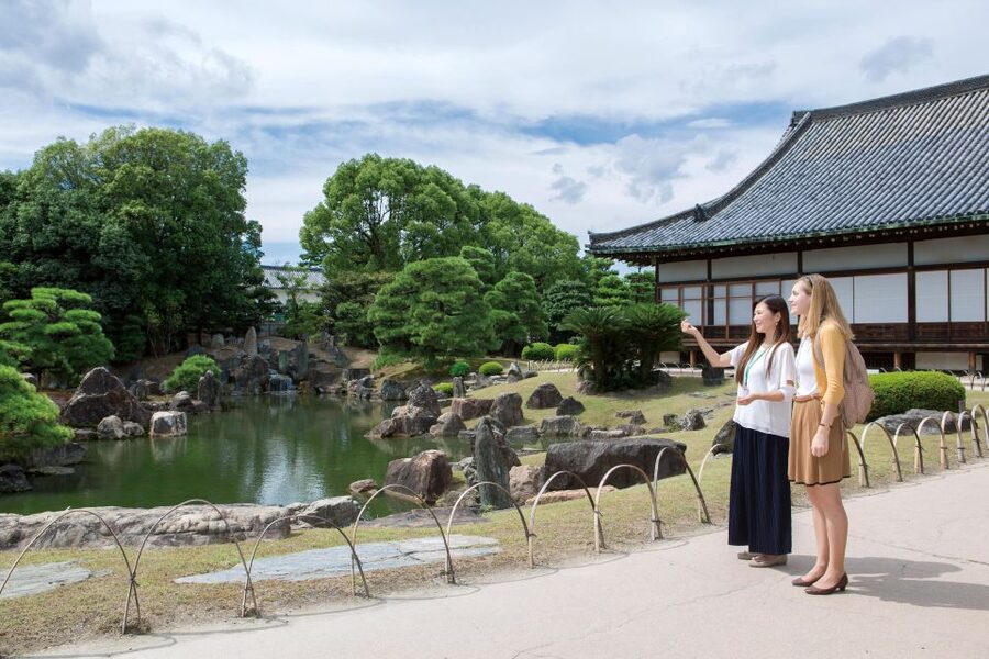 Kyoto: Nijo-jo Castle and Ninomaru Palace Guided Tour - Kara-mon Gate: the right first lesson in status