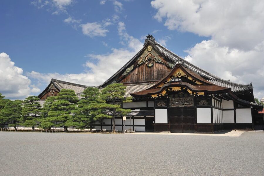 Kyoto: Nijo-jo Castle and Ninomaru Palace Guided Tour - Timing, heat, crowds, and comfort