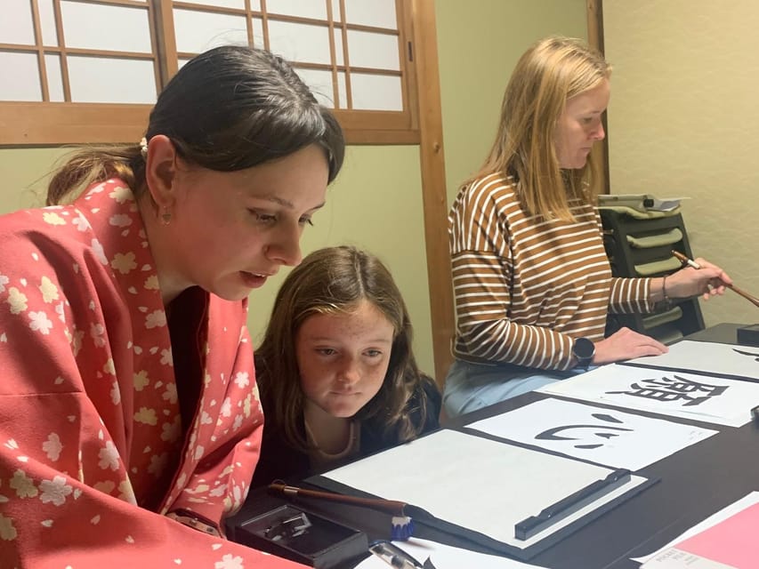 Kyoto Ninenzaka : Japanese Calligraphy Class in Townhouse - Basic Strokes Before Basic Kanji