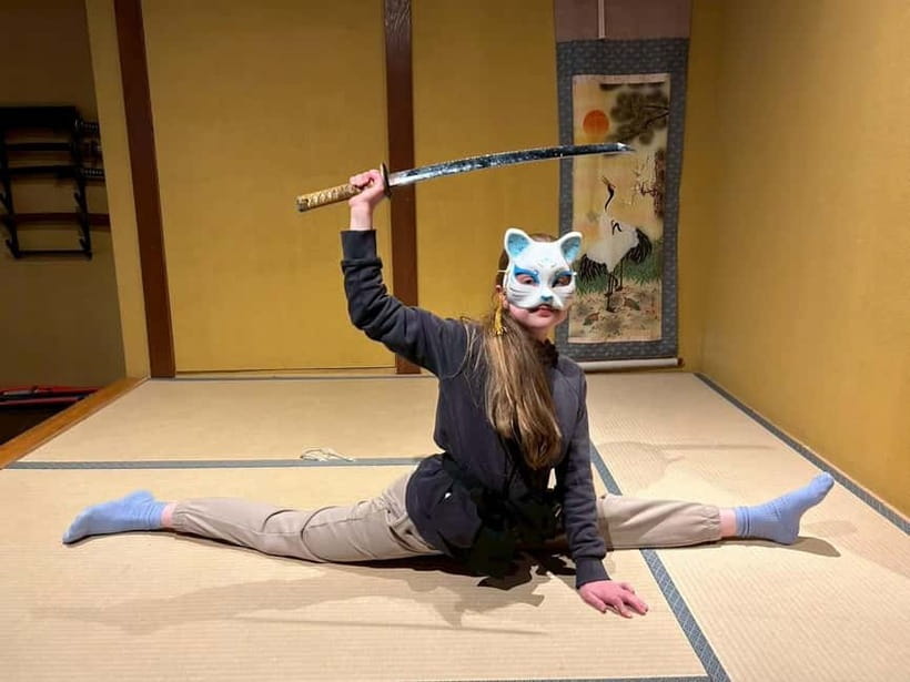 Kyoto: Ninja Experience Cafe Kyoto Gion - Putting on the Ninja Costume in Gion