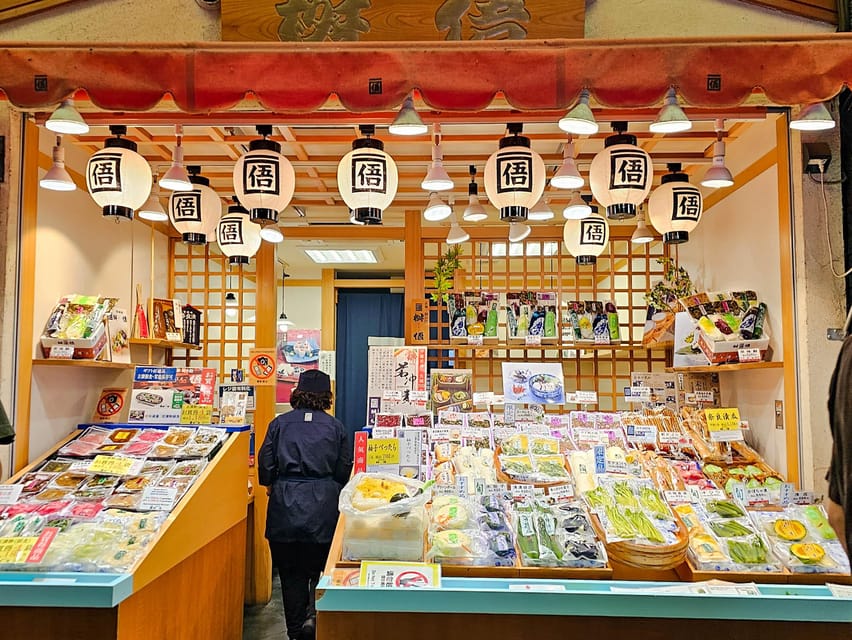 Kyoto: Nishiki Market and Depachika Food Tour with a Local - Practical advice for a smoother visit