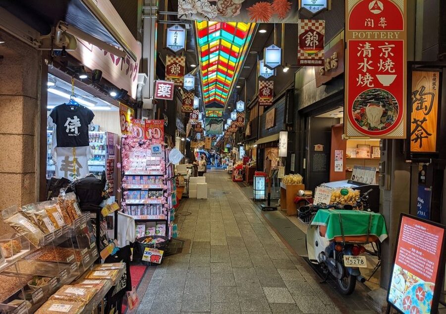Kyoto: Nishiki Market Food Tour - Why Nishiki Market works best with a guide