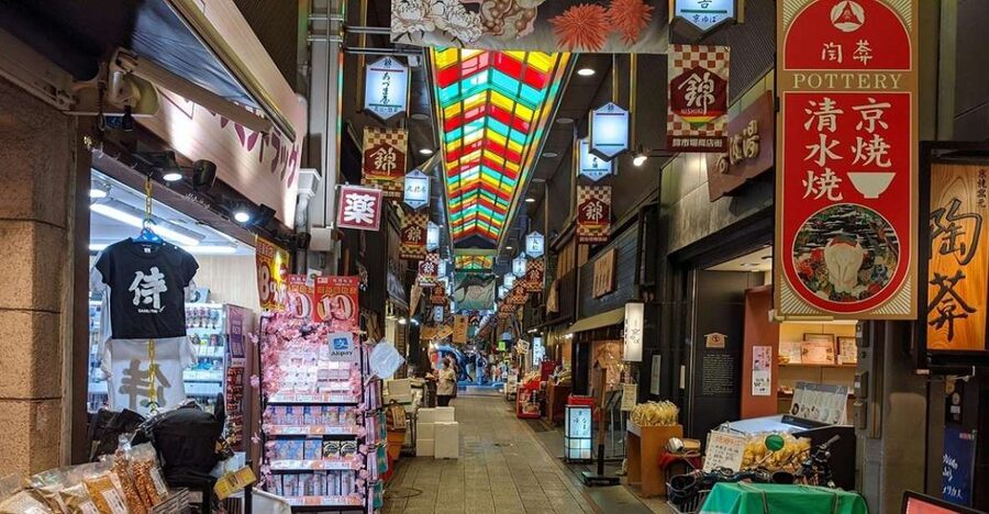 Kyoto: Nishiki Market Food Tour - The first tastes: seafood, snacks, and Kyoto specialties