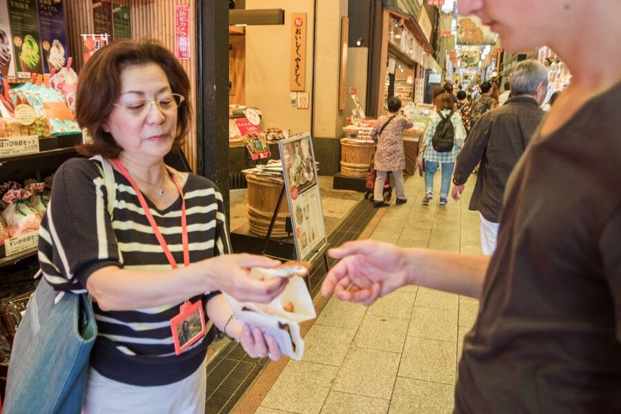 Kyoto: Nishiki Market Food Tour - Seasonal eating is the main theme