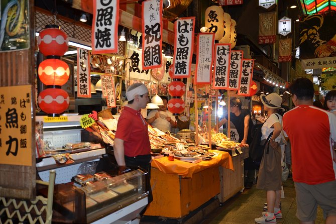 Kyoto Nishiki Market Tour - What the guide adds in a crowded market