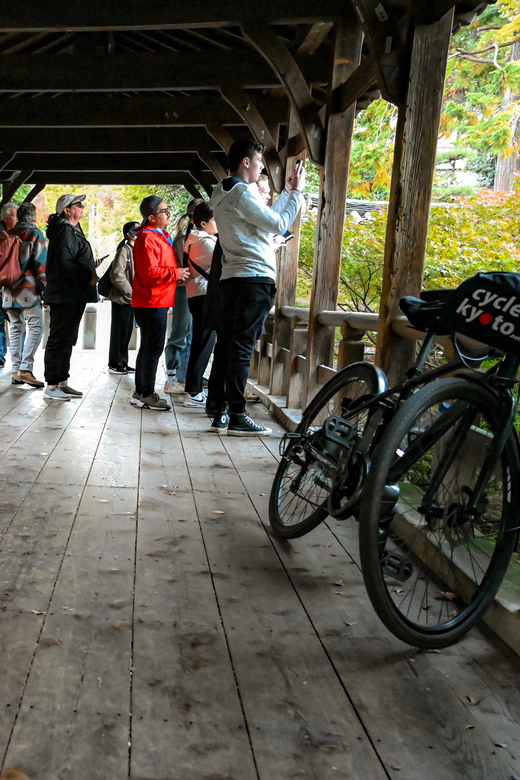 Kyoto: North Kyoto Guided Cycling Tour with Lunch - Nishi Honganji, Kyoto’s First Major Stop