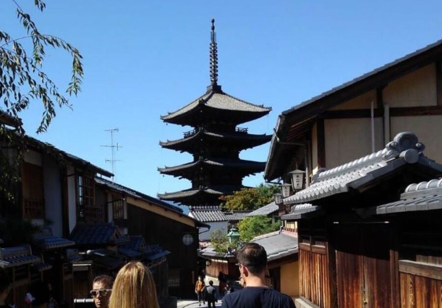 Kyoto: Private 2.5 Hour Historical Walking Tour - The quiet rooms and dry gardens of Entoku-in
