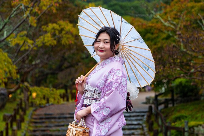 Kyoto Private Kimono Photoshoot for Couple and Solo - Yasaka Shrine brings classic Kyoto details