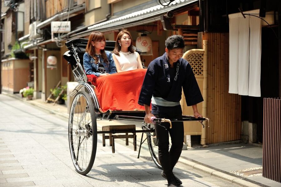 Kyoto: Private Rickshaw Tour of Gion and Higashiyama Area - From Higashiyama into Gion