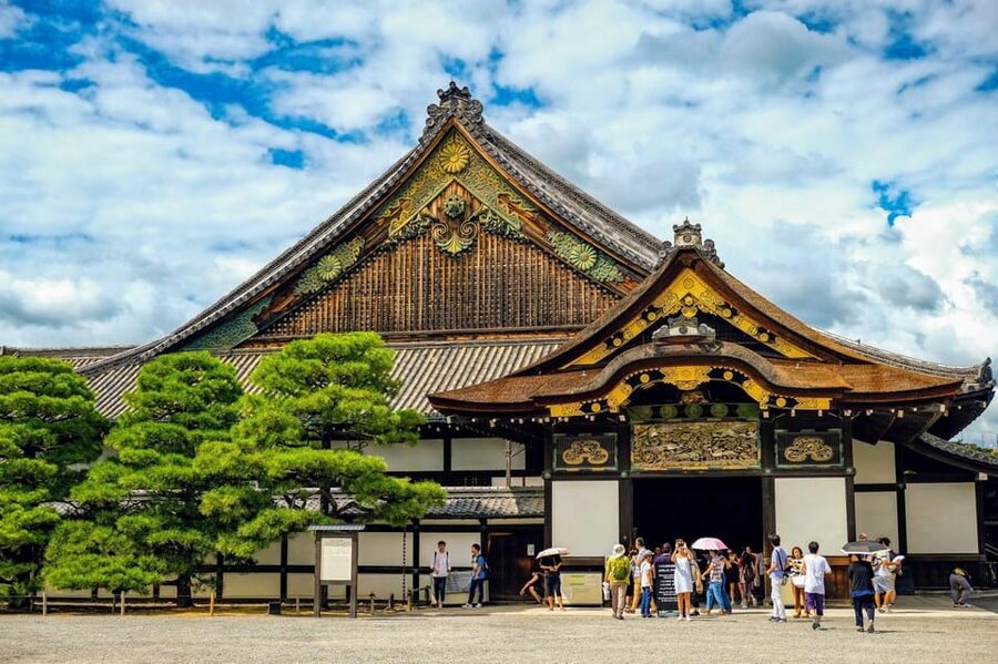 Kyoto: Private tour with Kyoto's licensed guide. Spanish - Fushimi Inari and the red torii paths