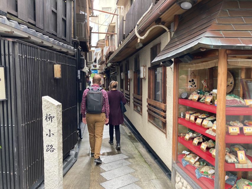 Kyoto: Private Walking Tour with Kiyomizu Temple & Gion - Optional streets before the market