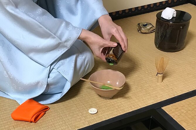 Kyoto: Quiet and Graceful Tea Ceremony - Hosts, explanations, and language