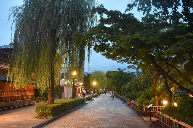 Kyoto’s Exclusive Private Gourmet Night with Local - Why Kyoto feels different after 6:00 pm