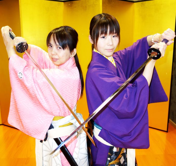 Kyoto: Samurai Sword Class by Experts in Traditional Arts - From Street-Level Kyoto to the Dojo