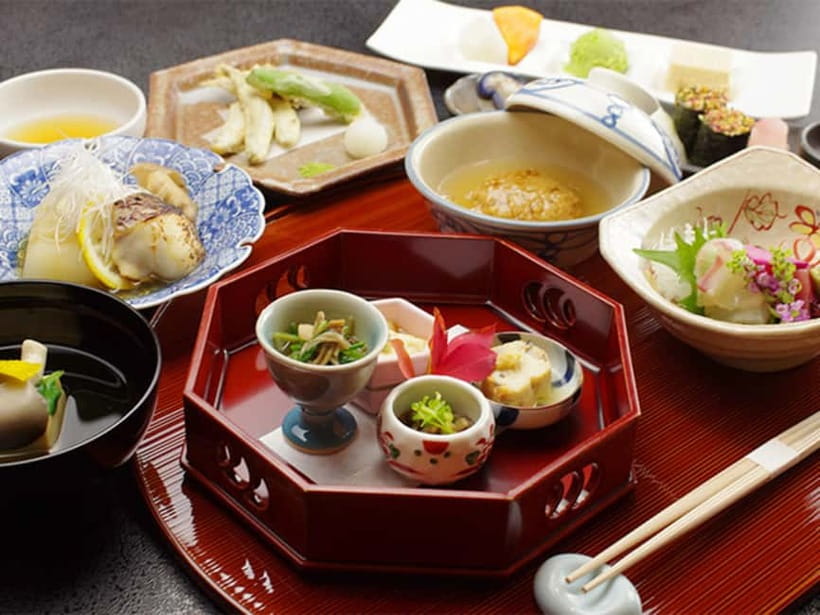 Kyoto:Seasonal Kaiseki Reservation at Hanasaki Nishiki - What the two-hour kaiseki meal is like