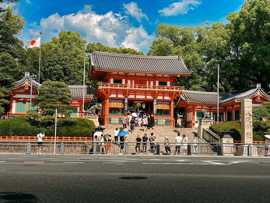 Kyoto: Secrets of Gion – Geisha Culture Walking Tour - Yasaka Shrine: Gion’s spiritual front door